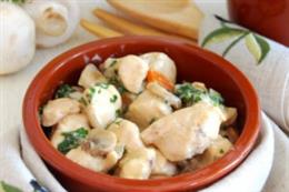 Куриные грудки в сливочном соусе с шампиньонами