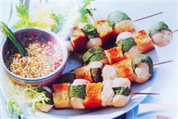 Куриные шашлычки с апельсиновым соусом.