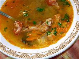 Гороховый суп с копчеными ребрышками
