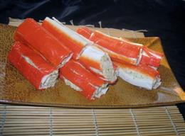 рулетики из крабовых палочек с сыром