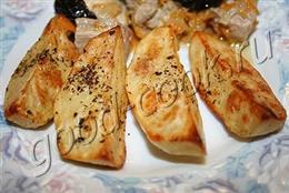 Картофель, запеченный четвертинками