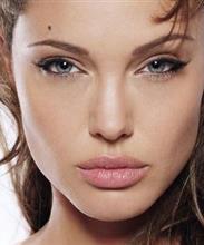 Анджелина Джоли