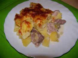 Печеный картофель с грибами и мясом