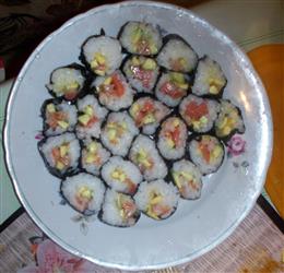Суши с лососем